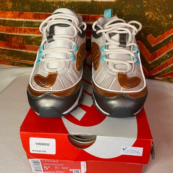 Air max 98 se size 5.5 🔥RUNS SMALL 🔥 - Picture 8 of 11